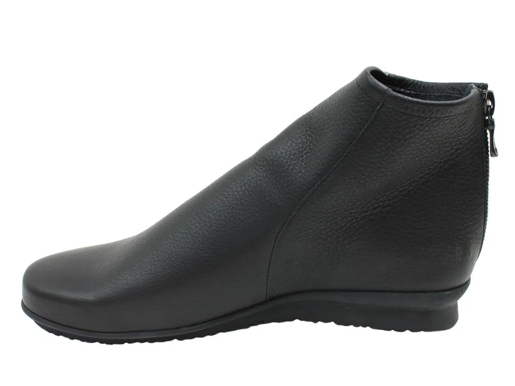 Stylish Baryky Black Leather Arche Boots – Durable Rocky Design